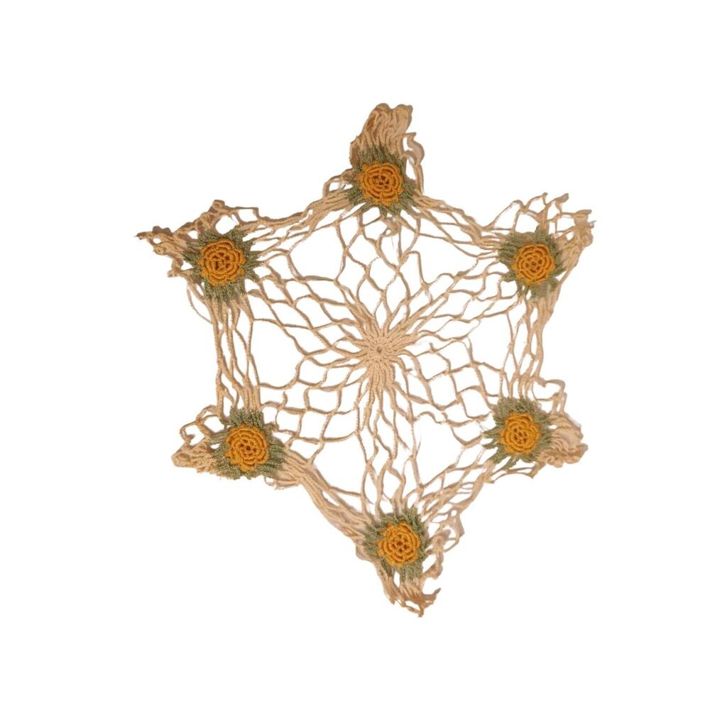 VTG HAND CROCHETED 10" WHITE DOILY BORDER GOLD YELLOW 3D FLOWER